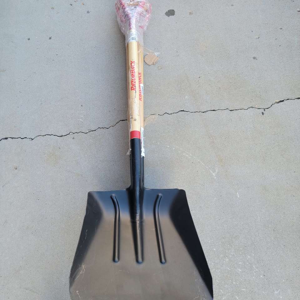 NEW RAZORBACK square scoop shovel 79804