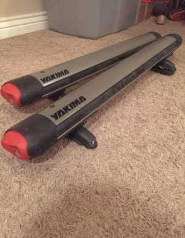 Damaged & functional Yakima Fatcat6 & 4 ski snowboard carrier roof rack