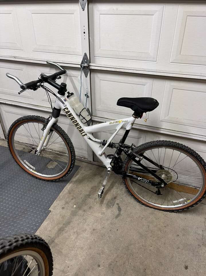 Cannondale Super V 700 Mountain Bike