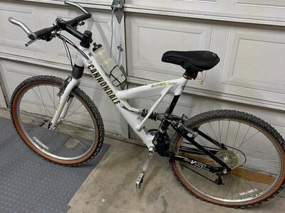 Cannondale Super V 700 Mountain Bike