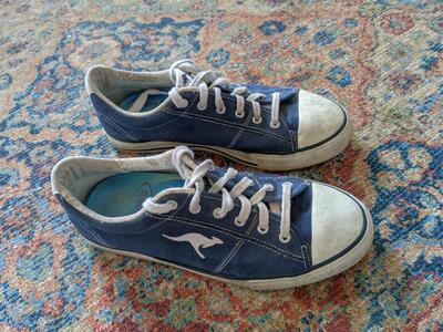 Kangaroo Shoes (Converse Style) Men's 7.5
