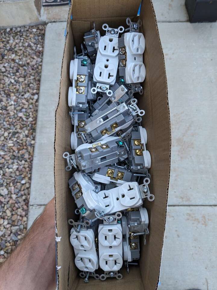Box of 39 electric outlets