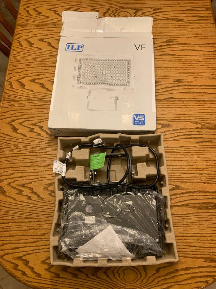 NEW Unused ILP Lighting VFL-30L-U-50-W-TRN-BRZ-CORD/6FT