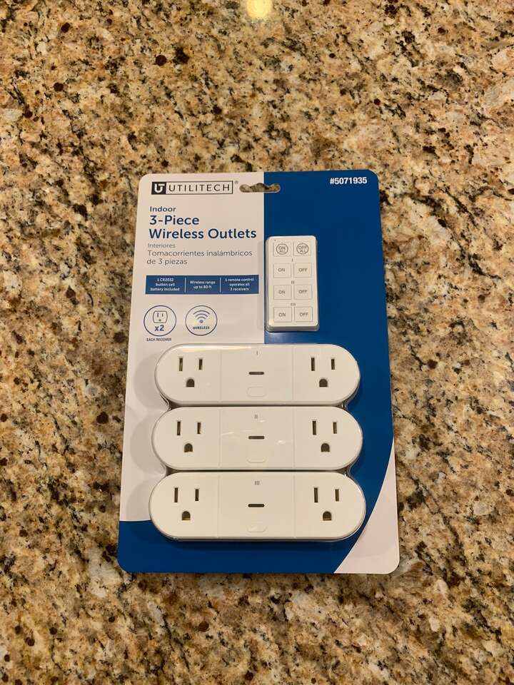 NEW- SEALED - Utilitech 15-Amp 125-Volt Tamper Resistant Residential Decorator Outlet (3-Pack)