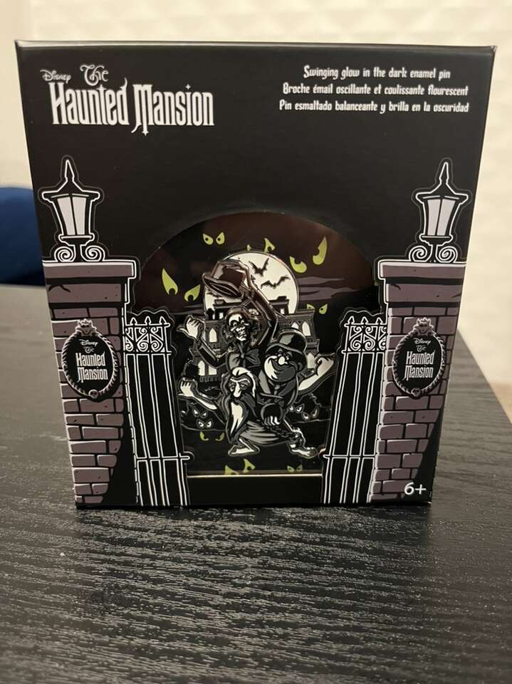 HitchHiking Ghosts LE 2000 Glow In The Dark Pin