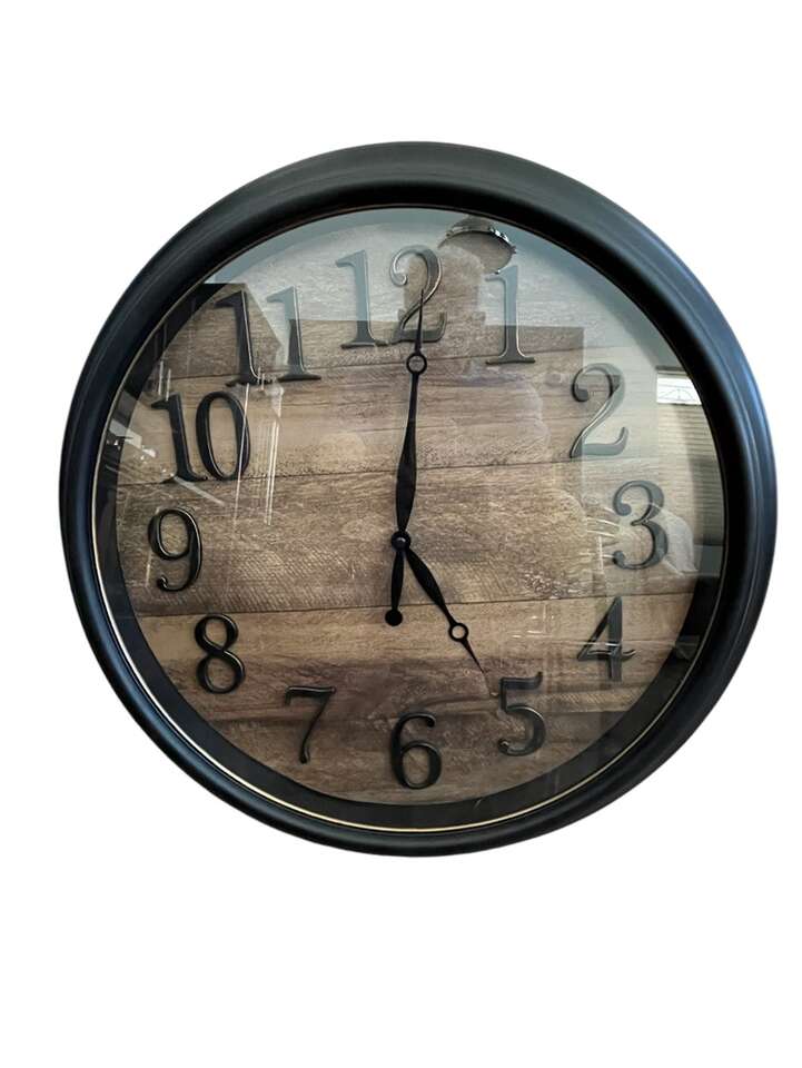 22 Inch Round Wall Clock