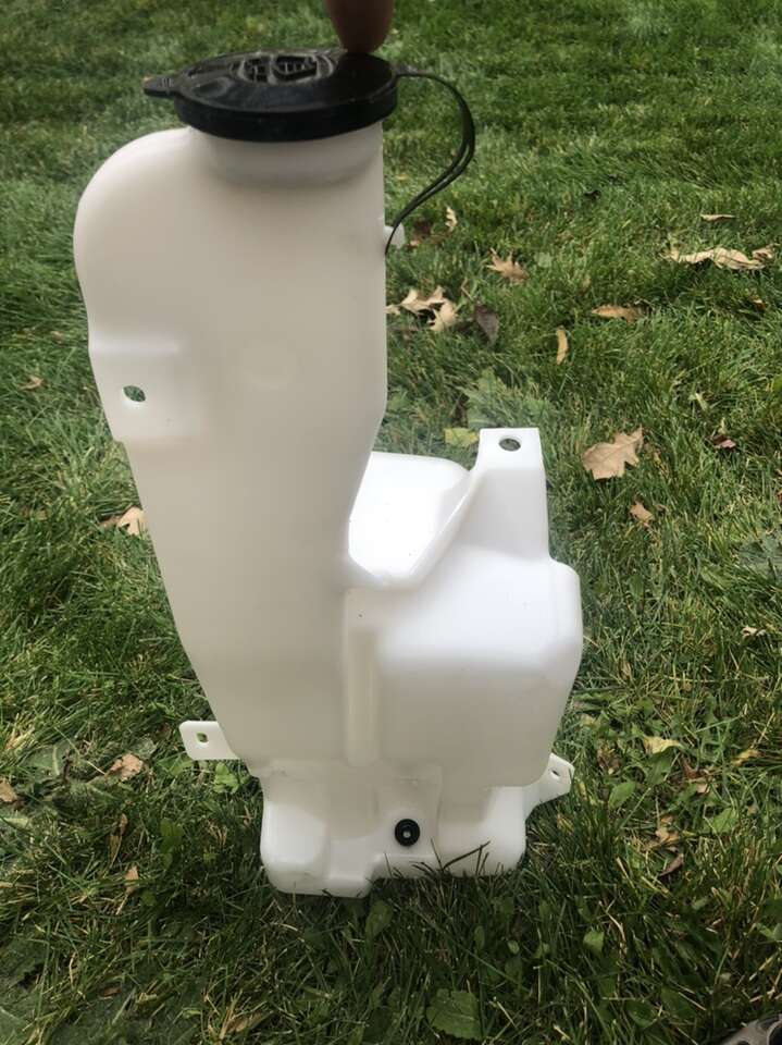 2006 Chevy Silverado Wiper Fluid Reservoir