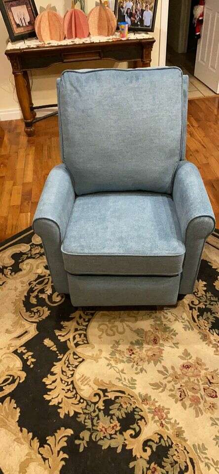 BLUE RECLINER