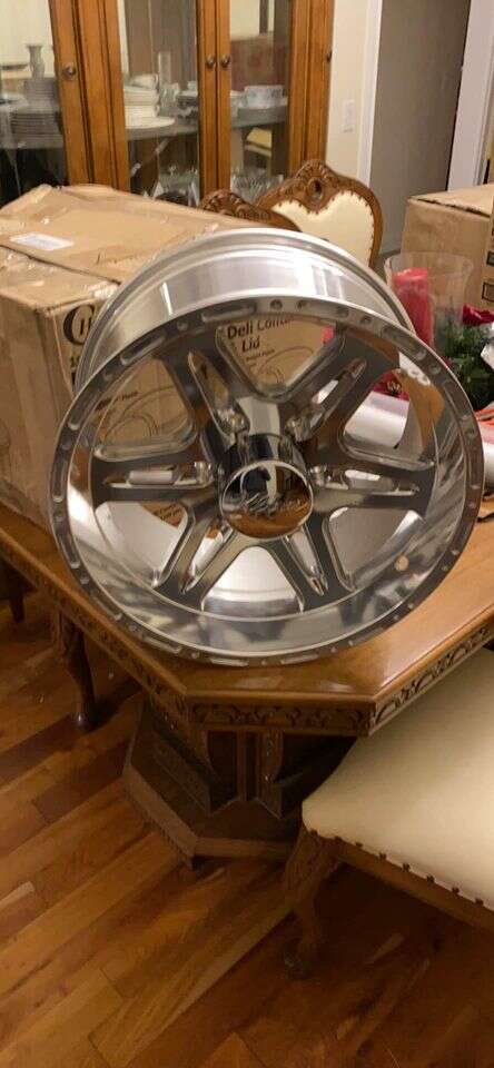 Ultra 208P badlands rim/BRAND NEW