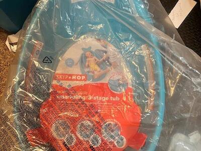 SKIP HOP MOBY SMART SLING 3 STAGE TUB/BRAND NEW