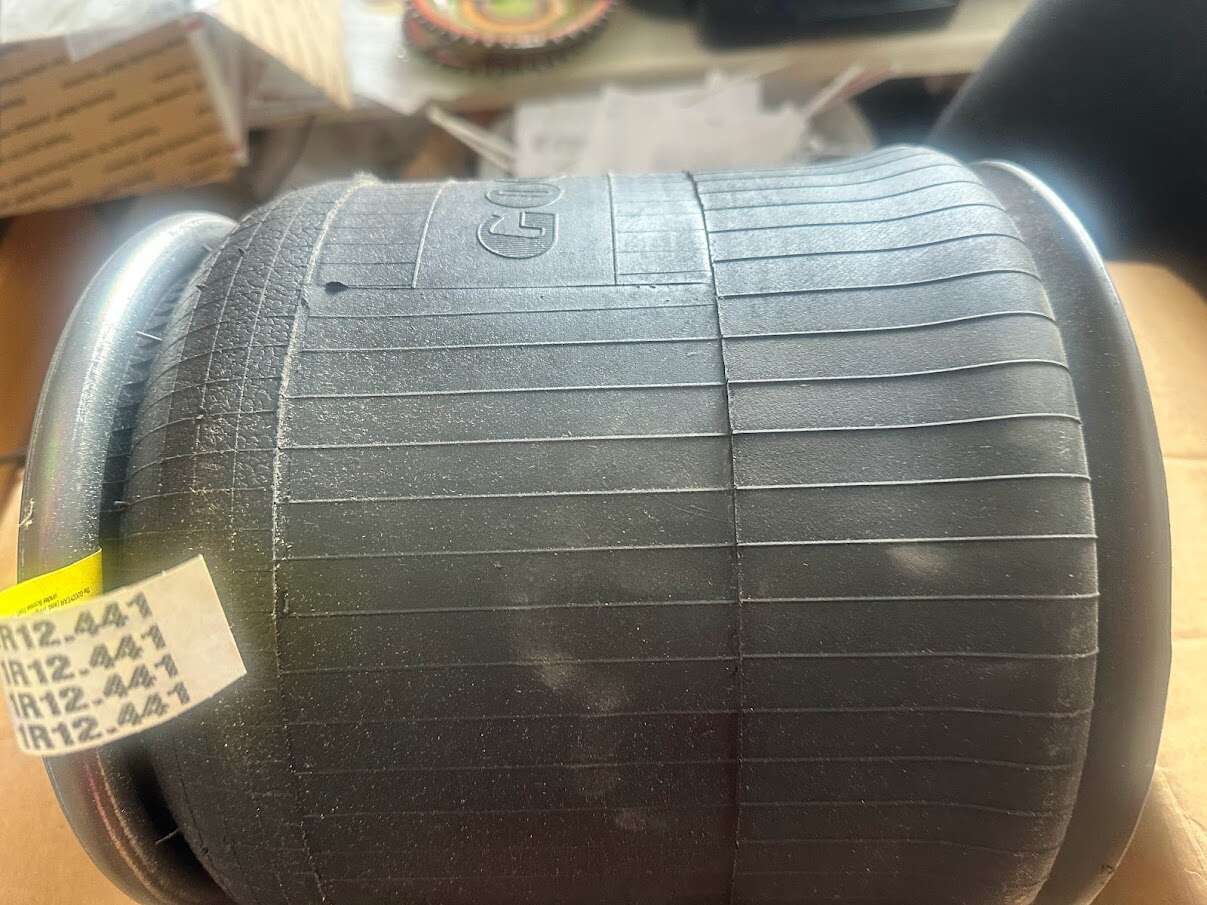 Genuine Goodyear 1R12-441 Air Spring/BRAND NEW