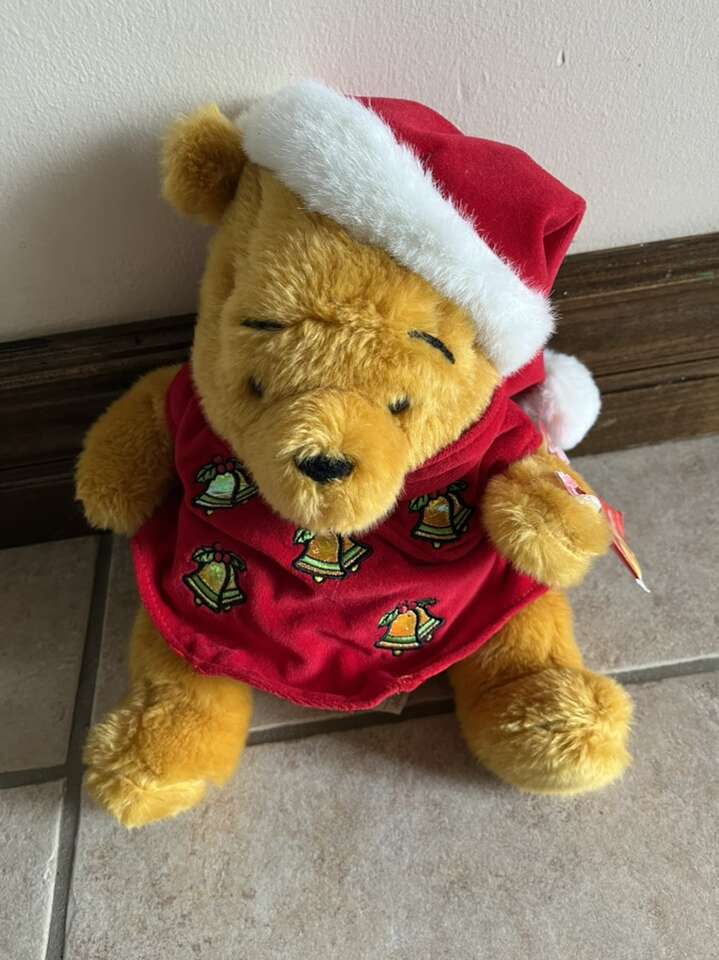 Holiday Pooh Disney Store 2002 New!
