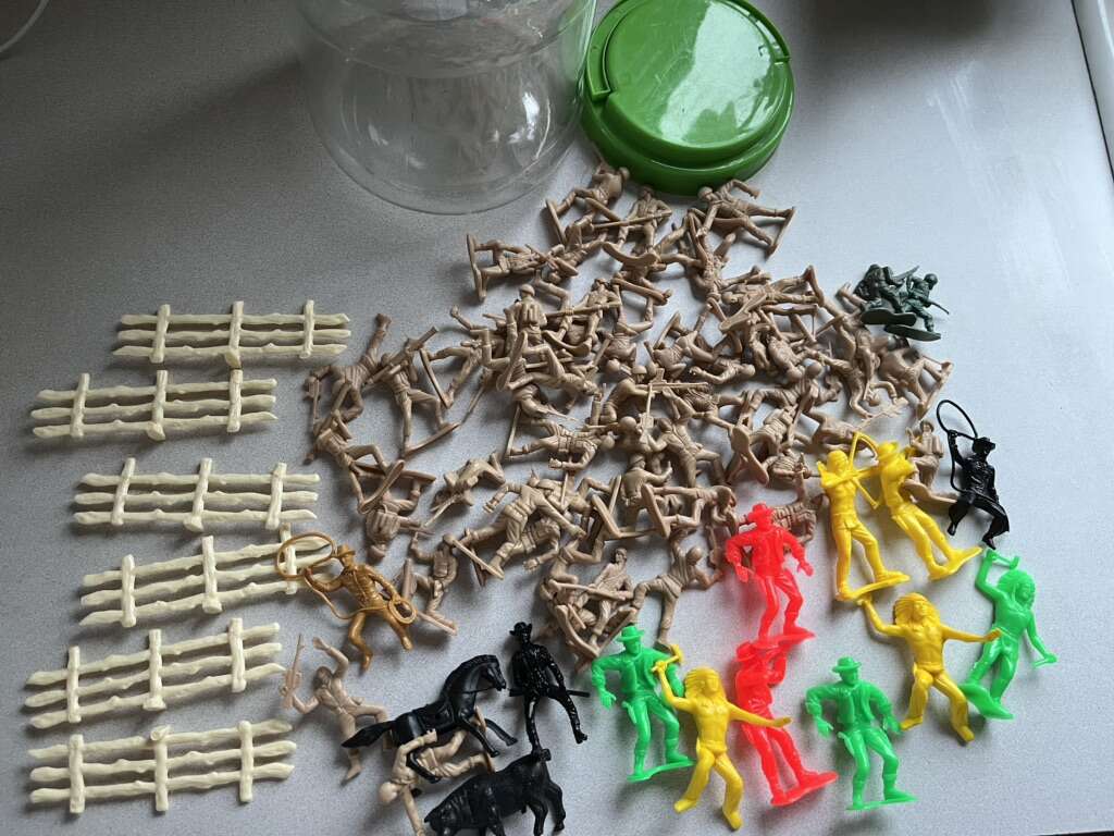 Cowboys, Indians And Army Men Play Set