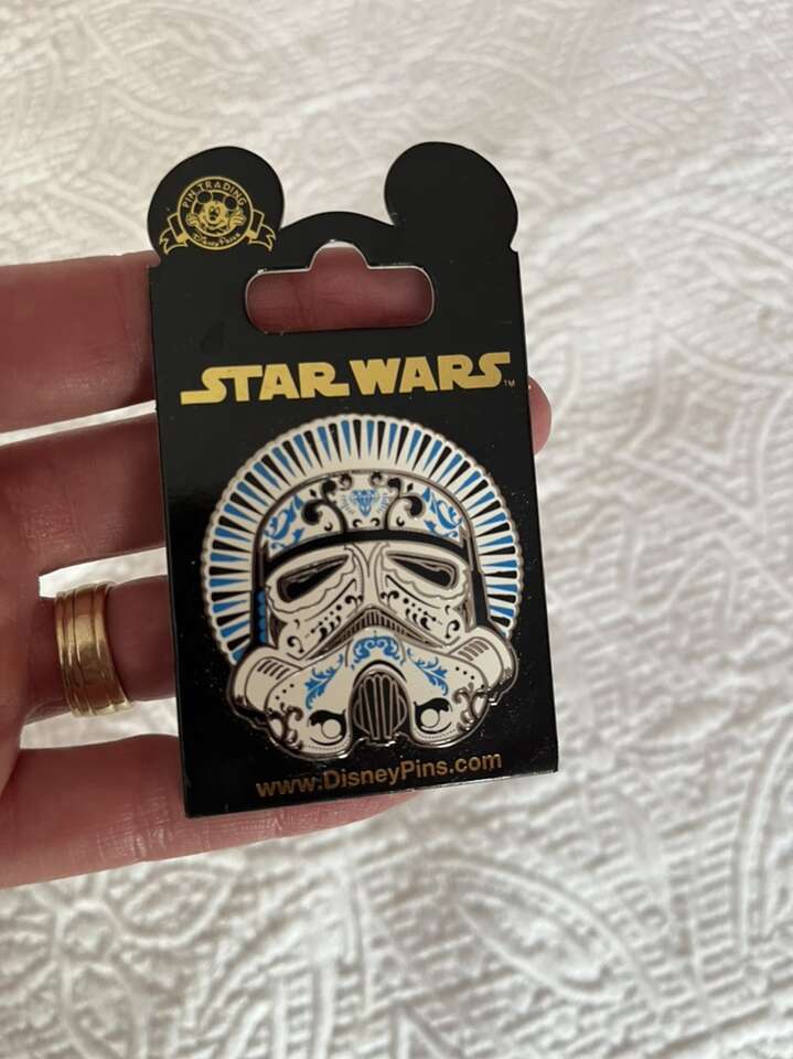 Star Wars storm trooper Disney 2014 pin NEW!