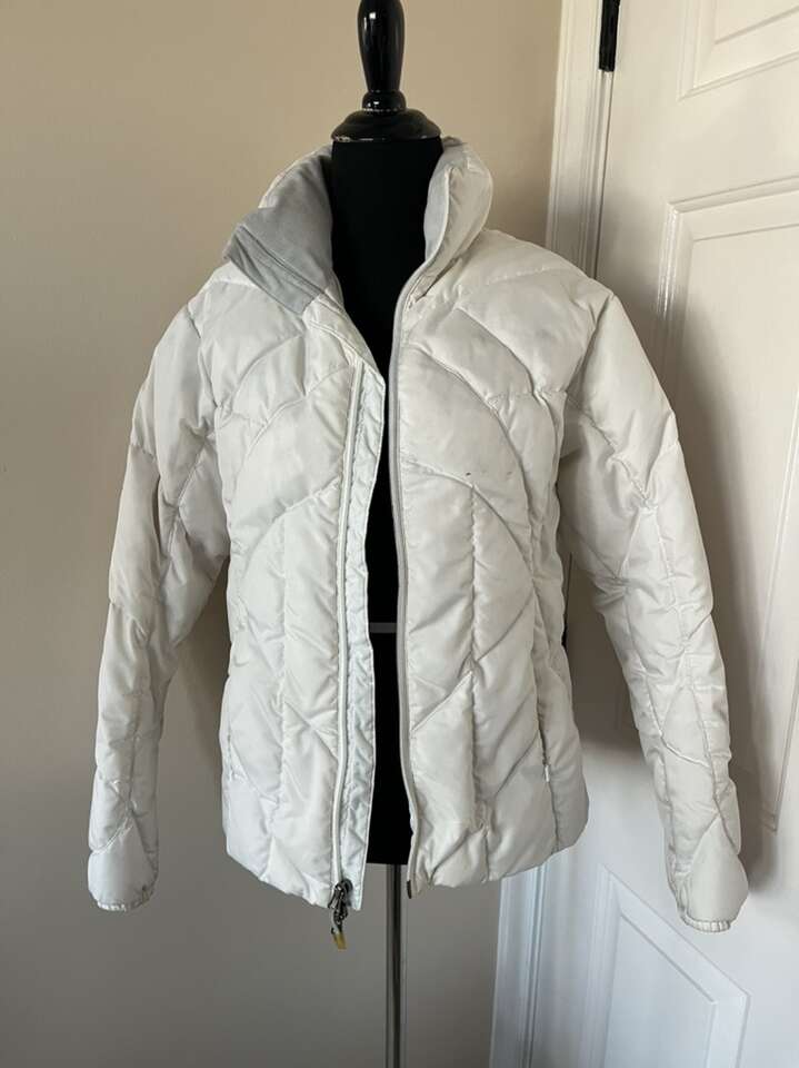 Puffer Jacket women’s Nike ACG white size small