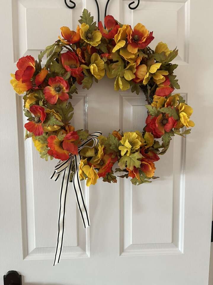 Wreath poppy multi colored 21” wide with flowers