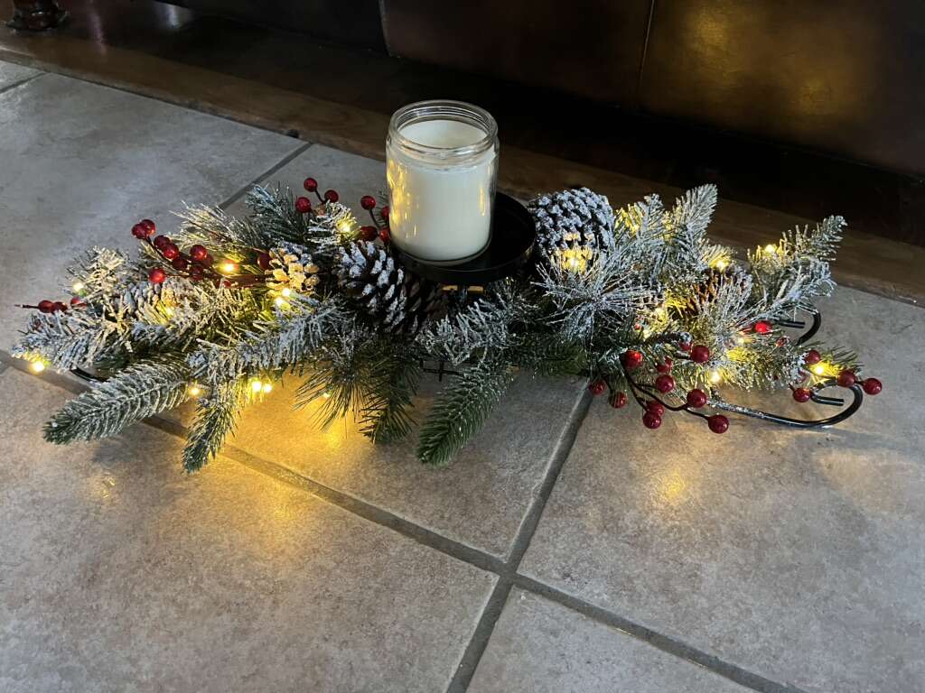 Battery operated candle stand with garland 26L