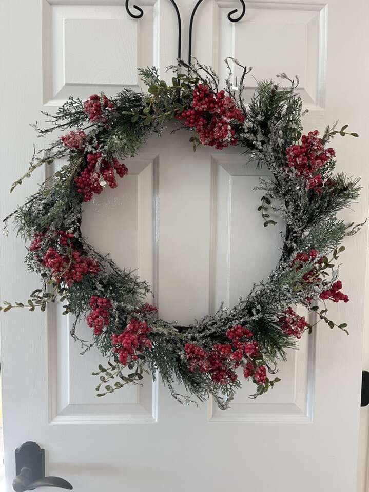 Modern Display Fancy Large Wreath With Crystals