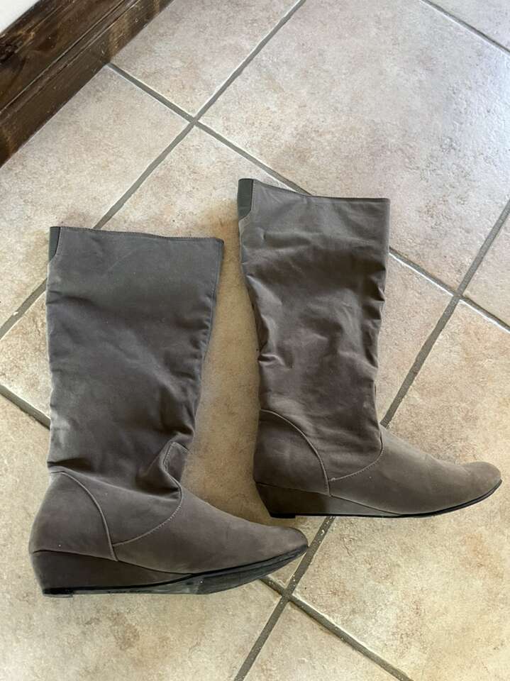 Gray Boots faded glory size 11
