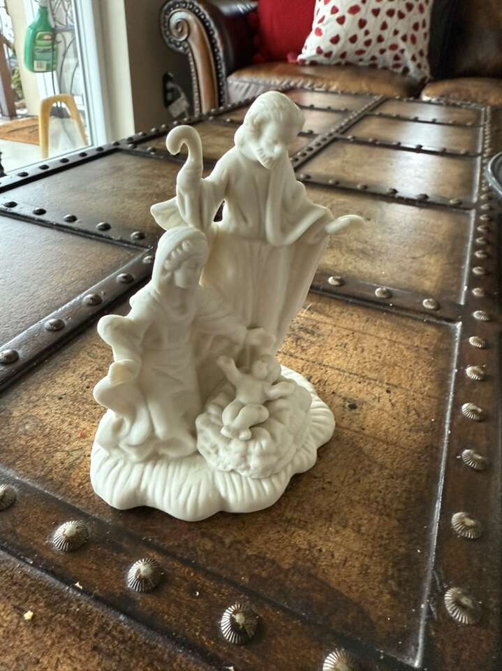 Vintage Pocelain Birth Of Jesus Statue