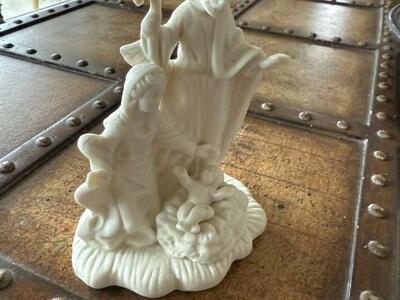 Vintage Pocelain Birth Of Jesus Statue
