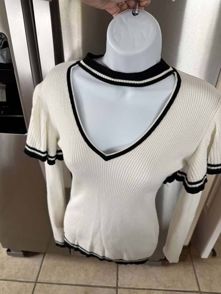 Guess Sweater Size Small Black And White