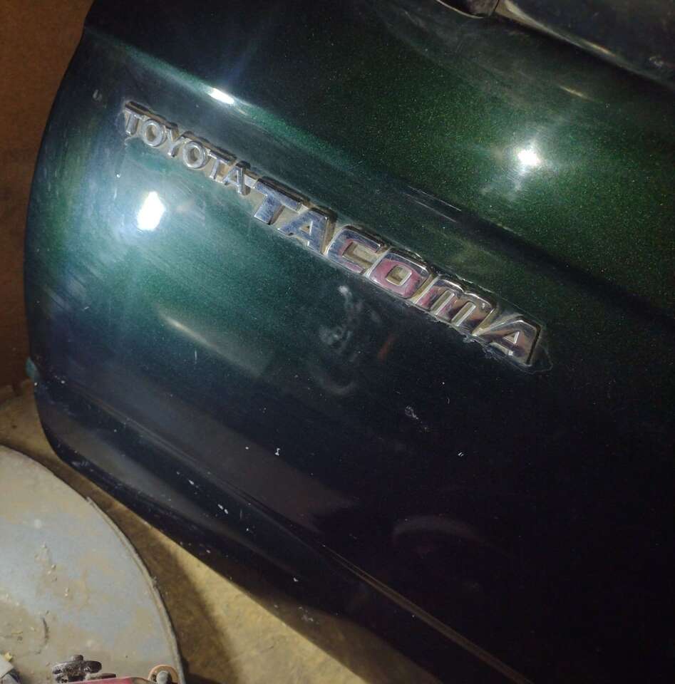 95,04 Toyota tacoma passenger side door