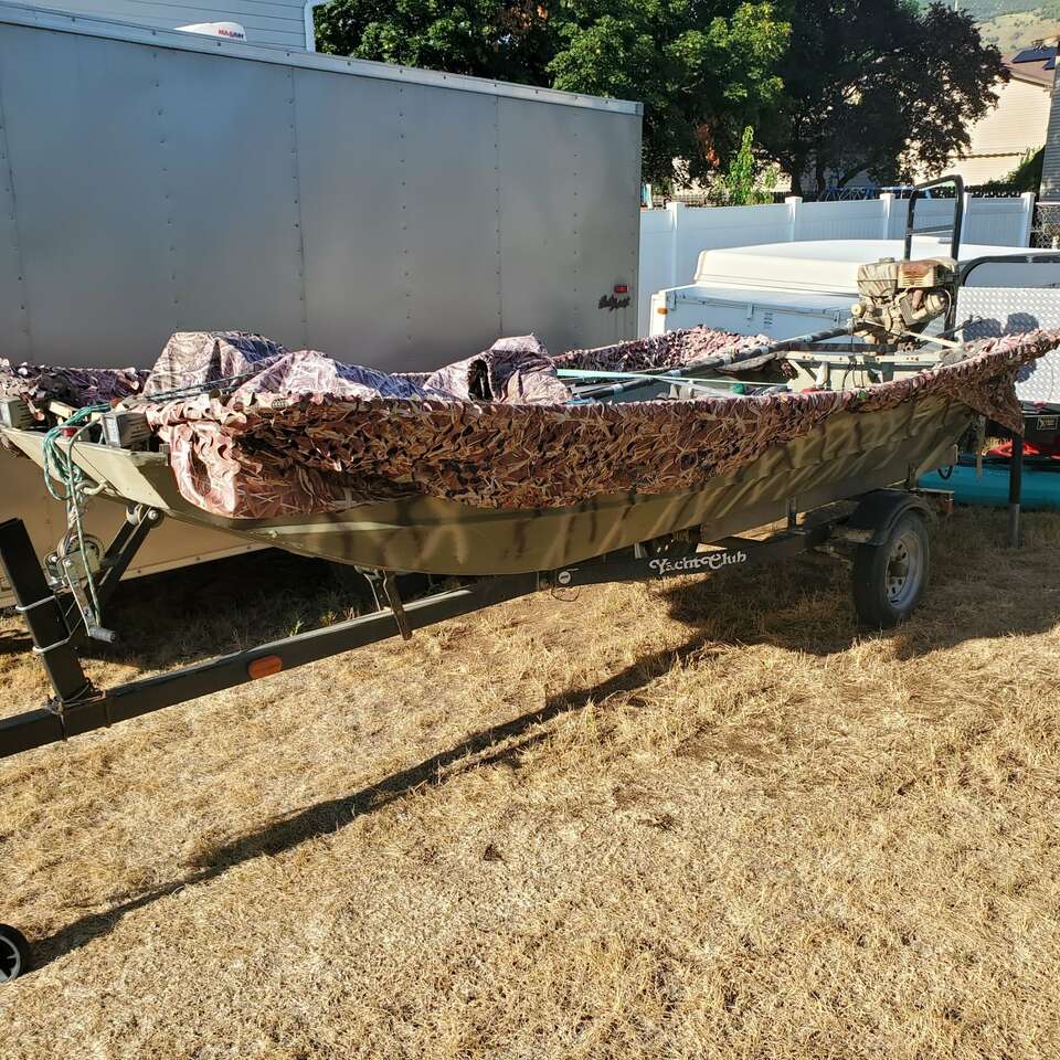 14 ft duck boat with blind Hunting and Fishing