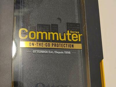 Like new otter box commuter phone case