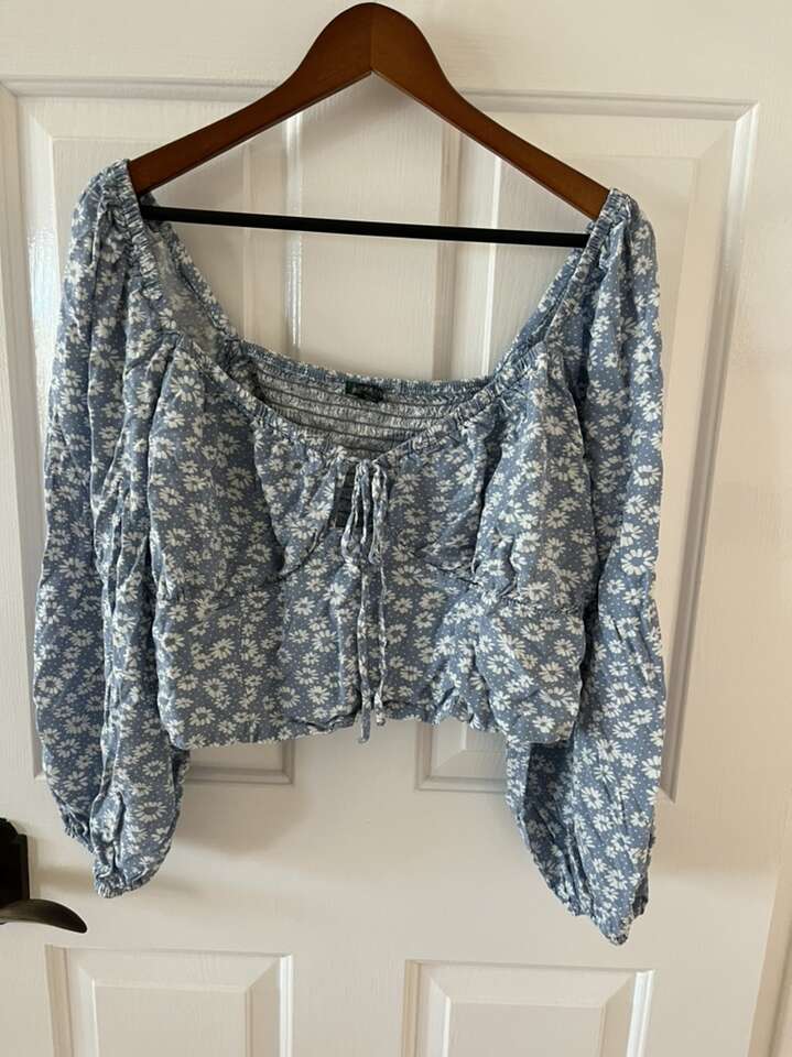 Wild fable flower cropped top size 1X