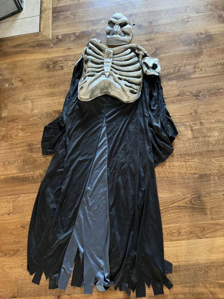 Adult one size standard skeleton deluxe costume