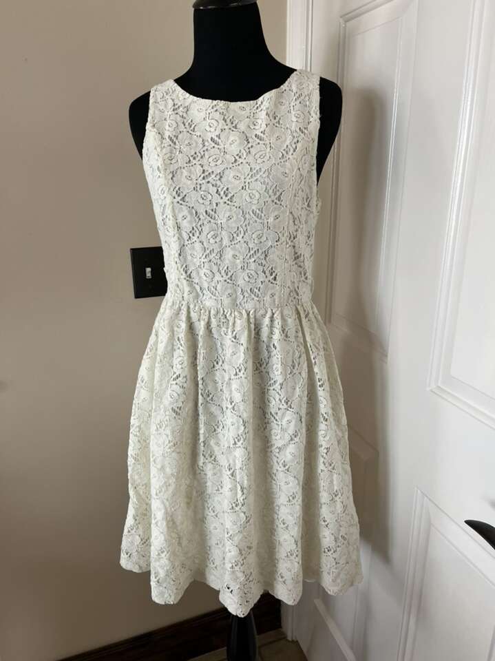 Women's Lace Dress size extra small no tags