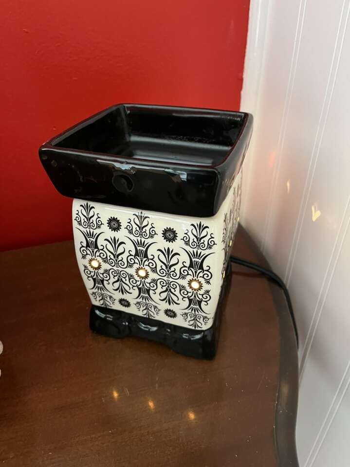 Black And White Scentsy Burner Scroll Design