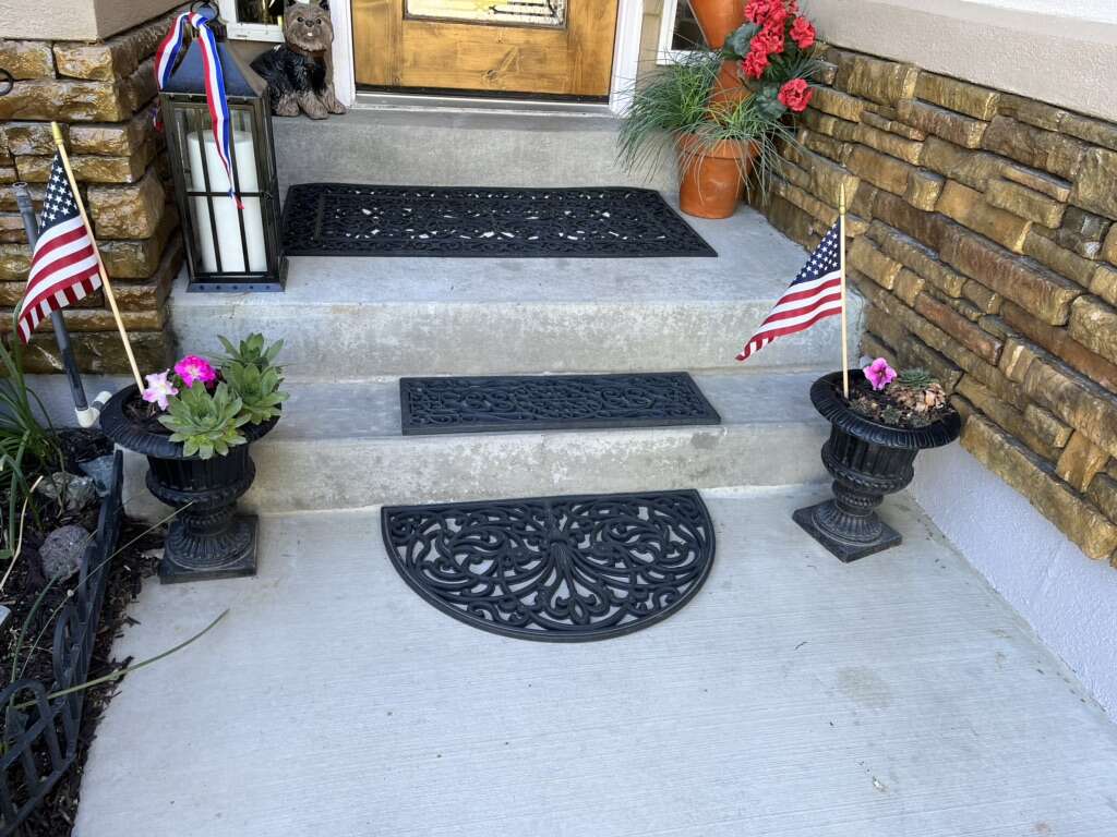 Small Set Of Pedastool Planters With Succulents