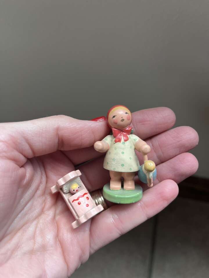 Wuk Tiny Figures Girl With Doll And Baby Cradle