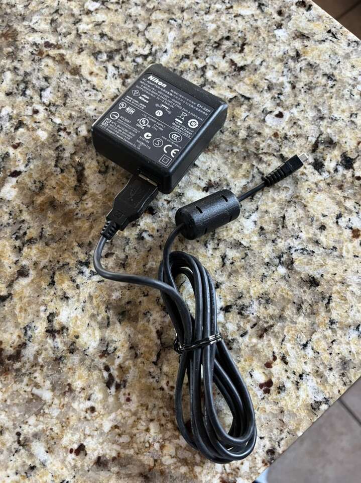 Nikon Camera charger EH-68P