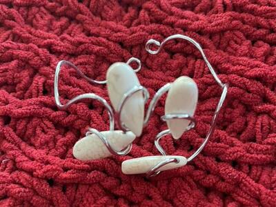 Hawaiian made bracelet with beads beige/silver