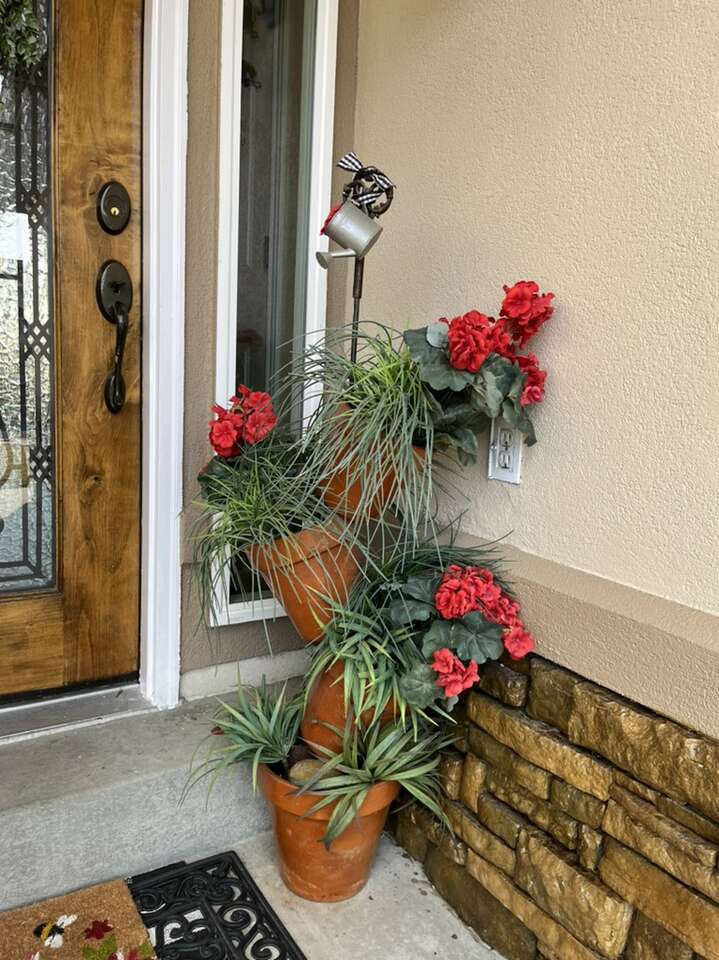 Tiered Planter With Wrought Iron Pole