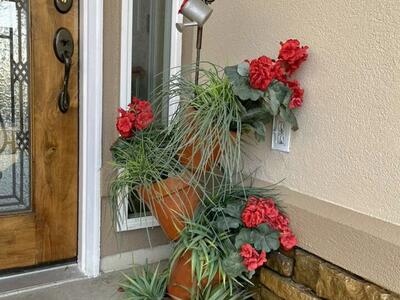 Tiered Planter With Wrought Iron Pole