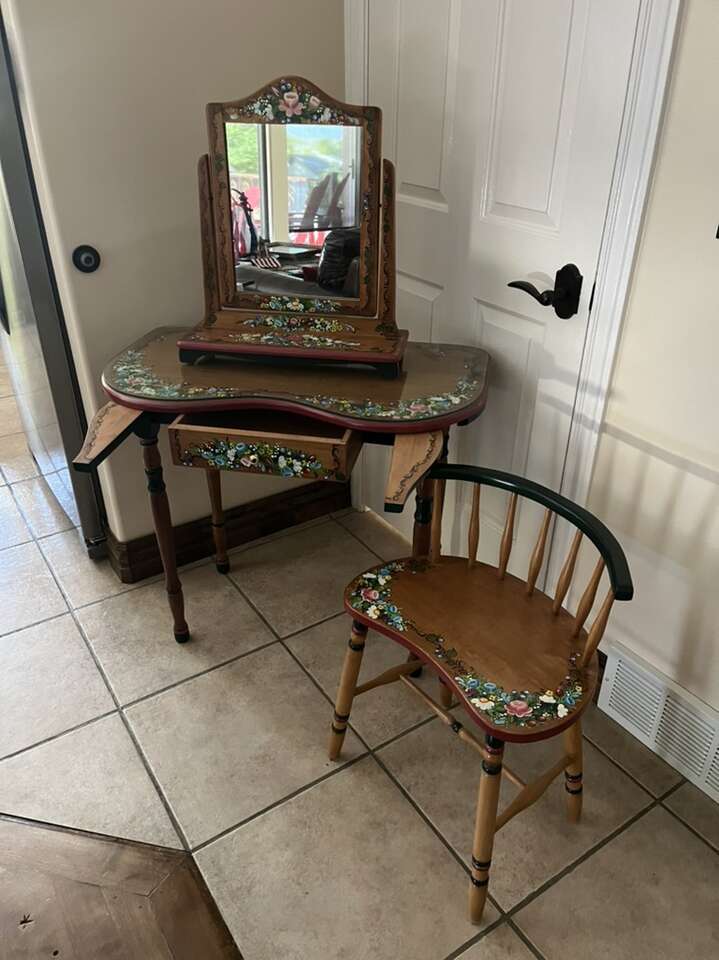 Beautiful Hand painted Vanity Set