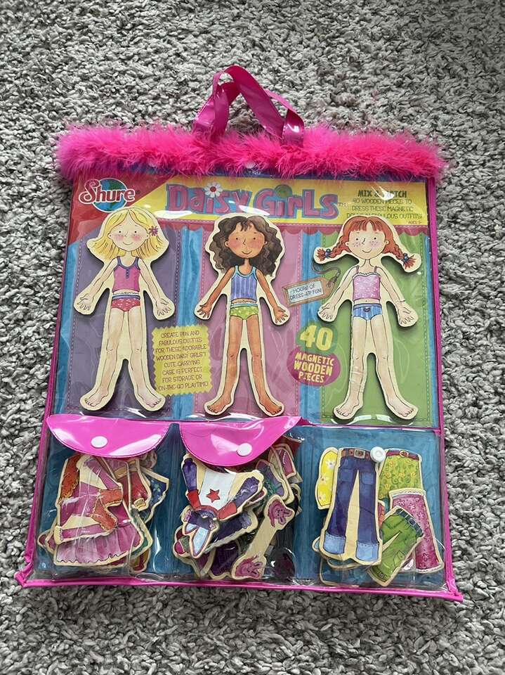 Daisy Girls Magnetic Dress Up