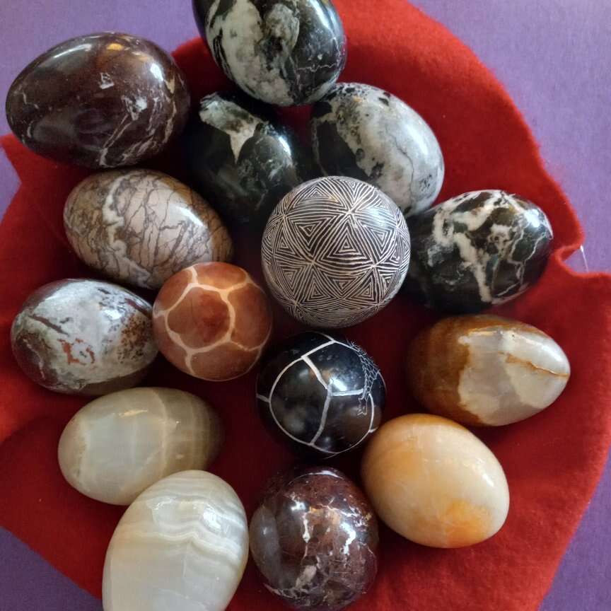 VINTAGE MARBLE ALABASTER STONE EGGS