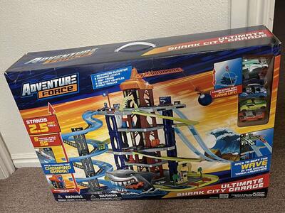 Adventure Force Ultimate Shark City Garage, Diecast Vehicle Playset, Ages 3+
