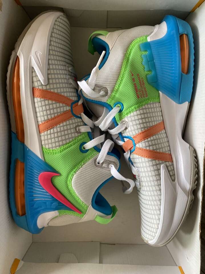 Nike LeBron James Witness Men Shoes Size 10