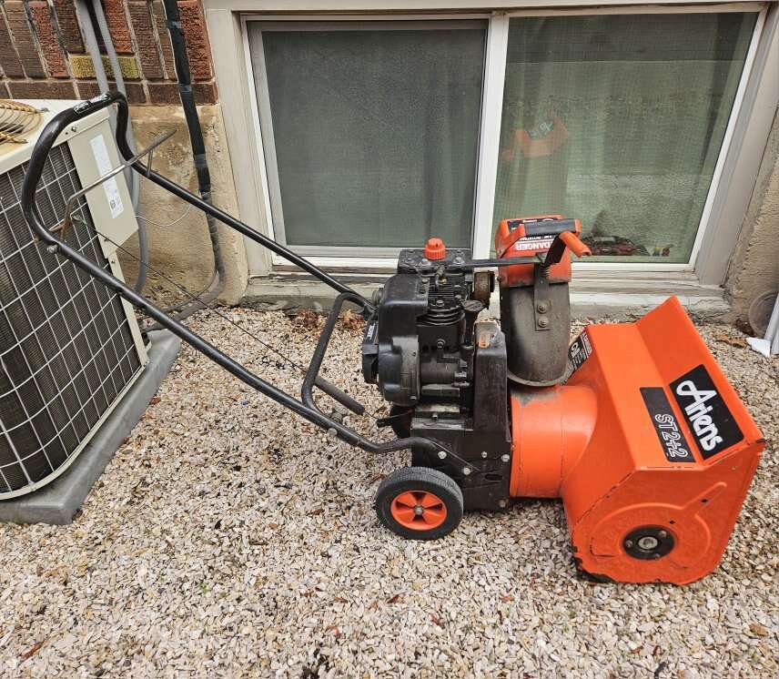 Ariens Snowblower. ST 2+2