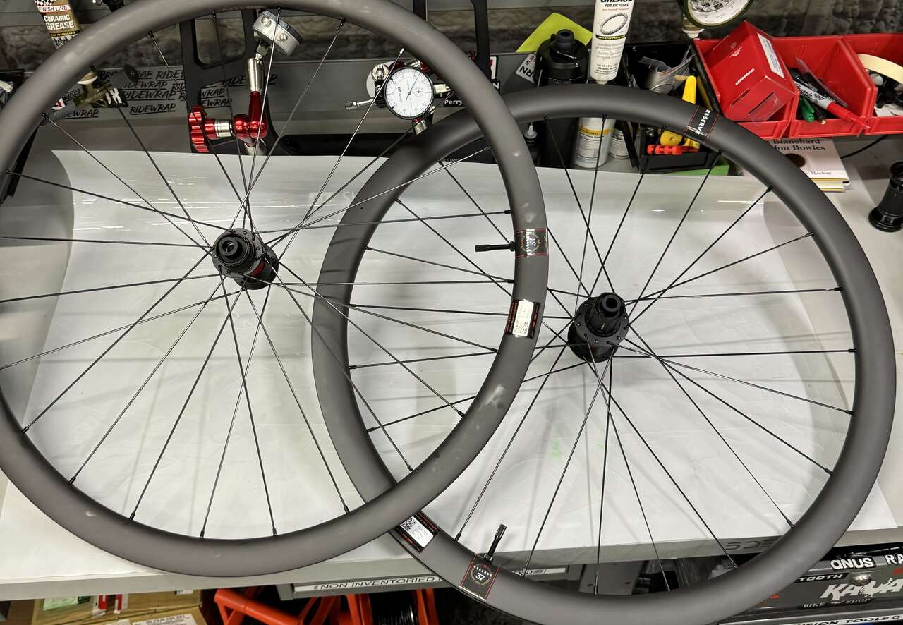パーツ Reserve 34/37 DT 240 Reserve Road DT 240 34/37 Tubeless Wheelset - Components
