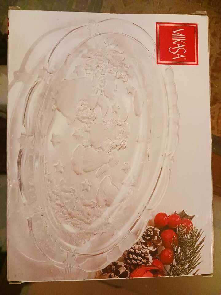 Beautiful Mikasa Glass holiday Serving plate
