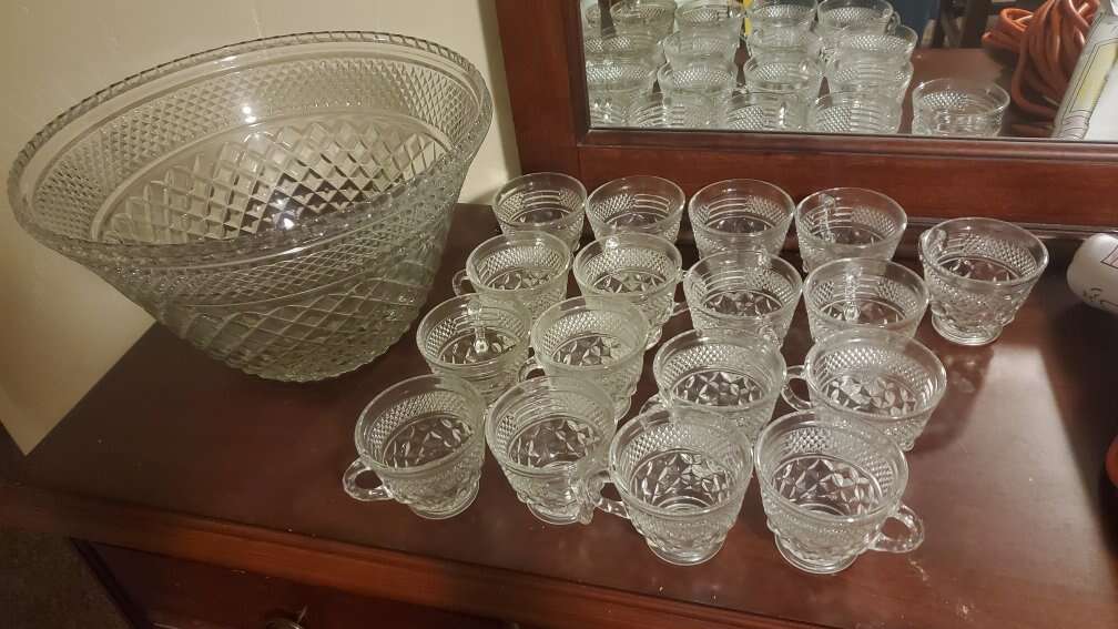Anchor Hocking Wexford Clear Glass Punch Bowl Set