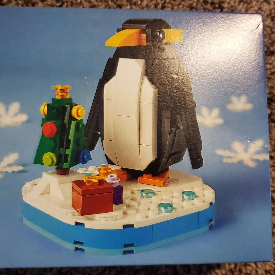Christmas penguin Lego set 40498