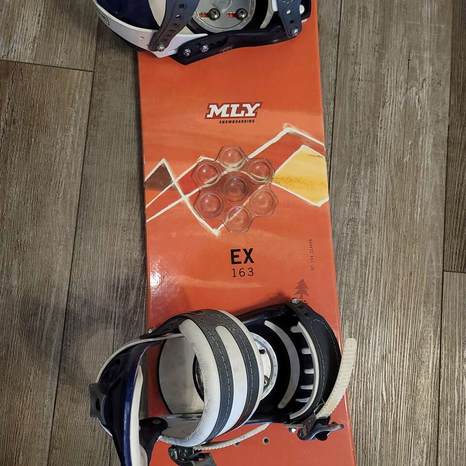 MLY Ex 163cm Snowboard w/ bindings Winter Sports